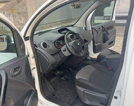 Білий Рено Кєнгу, об'ємом двигуна 0 л та пробігом 75 тис. км за 8999 $, фото 8 на Automoto.ua