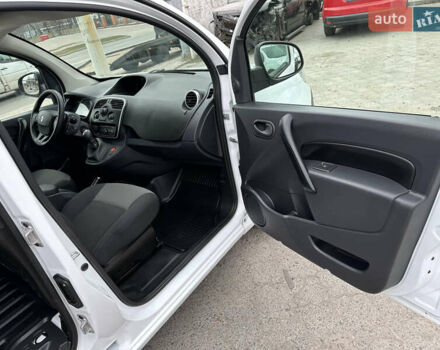 Белый Рено Кенгу, объемом двигателя 1.5 л и пробегом 119 тыс. км за 11900 $, фото 38 на Automoto.ua