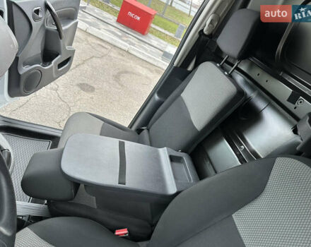 Белый Рено Кенгу, объемом двигателя 1.5 л и пробегом 119 тыс. км за 11900 $, фото 13 на Automoto.ua