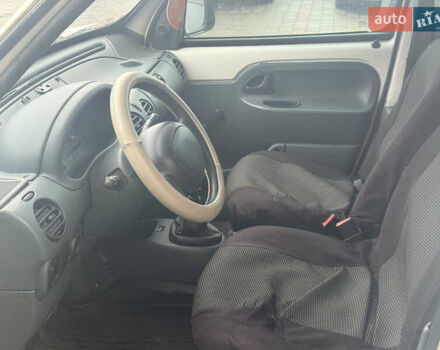 Белый Рено Кенгу, объемом двигателя 1.39 л и пробегом 300 тыс. км за 1700 $, фото 6 на Automoto.ua