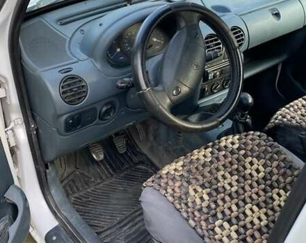 Белый Рено Кенгу, объемом двигателя 1.87 л и пробегом 300 тыс. км за 2250 $, фото 2 на Automoto.ua