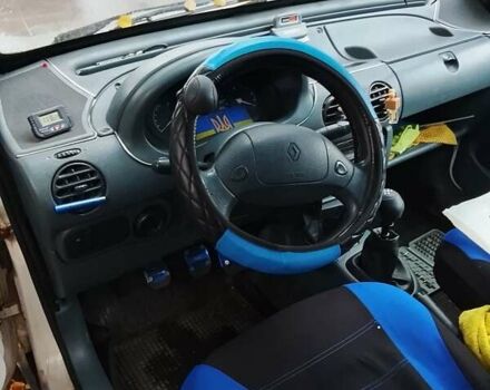 Белый Рено Кенгу, объемом двигателя 1.15 л и пробегом 150 тыс. км за 2200 $, фото 1 на Automoto.ua