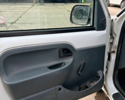 Белый Рено Кенгу, объемом двигателя 1.9 л и пробегом 306 тыс. км за 2000 $, фото 3 на Automoto.ua