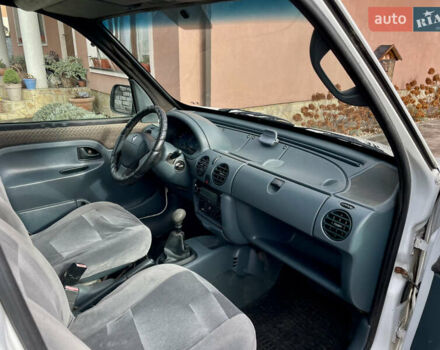 Білий Рено Кєнгу, об'ємом двигуна 1.4 л та пробігом 300 тис. км за 2850 $, фото 17 на Automoto.ua