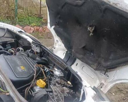 Белый Рено Кенгу, объемом двигателя 1.9 л и пробегом 288 тыс. км за 2000 $, фото 8 на Automoto.ua