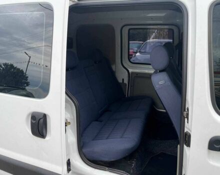 Белый Рено Кенгу, объемом двигателя 1.6 л и пробегом 230 тыс. км за 4999 $, фото 18 на Automoto.ua
