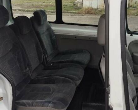 Белый Рено Кенгу, объемом двигателя 1.46 л и пробегом 185 тыс. км за 4000 $, фото 5 на Automoto.ua