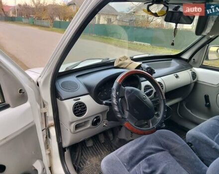 Белый Рено Кенгу, объемом двигателя 1.2 л и пробегом 390 тыс. км за 2500 $, фото 9 на Automoto.ua