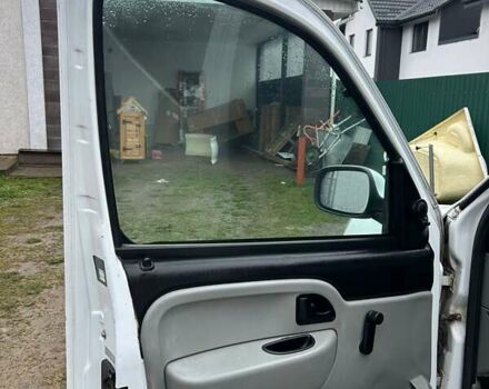 Белый Рено Кенгу, объемом двигателя 1.5 л и пробегом 350 тыс. км за 4200 $, фото 6 на Automoto.ua