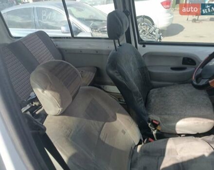 Белый Рено Кенгу, объемом двигателя 1.39 л и пробегом 300 тыс. км за 1100 $, фото 5 на Automoto.ua