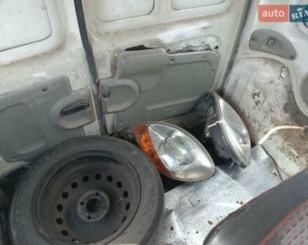 Белый Рено Кенгу, объемом двигателя 1.39 л и пробегом 300 тыс. км за 1100 $, фото 4 на Automoto.ua
