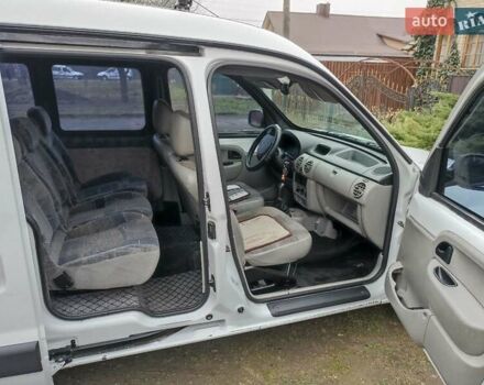 Белый Рено Кенгу, объемом двигателя 1.46 л и пробегом 300 тыс. км за 3999 $, фото 6 на Automoto.ua