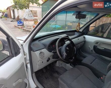 Белый Рено Кенгу, объемом двигателя 1.46 л и пробегом 335 тыс. км за 3500 $, фото 3 на Automoto.ua