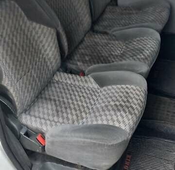 Белый Рено Кенгу, объемом двигателя 1.5 л и пробегом 240 тыс. км за 4681 $, фото 4 на Automoto.ua