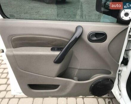 Белый Рено Кенгу, объемом двигателя 1.5 л и пробегом 441 тыс. км за 5990 $, фото 14 на Automoto.ua