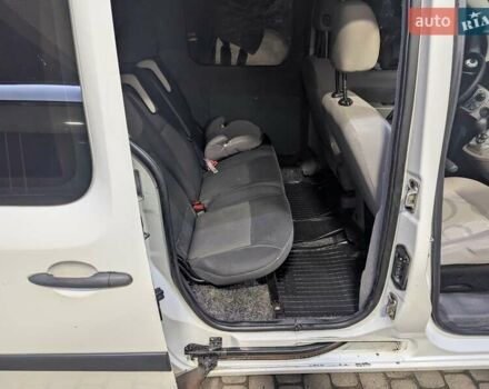 Белый Рено Кенгу, объемом двигателя 1.5 л и пробегом 441 тыс. км за 5600 $, фото 18 на Automoto.ua