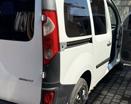 Белый Рено Кенгу, объемом двигателя 1.5 л и пробегом 275 тыс. км за 5000 $, фото 23 на Automoto.ua