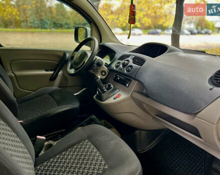 Білий Рено Кєнгу, об'ємом двигуна 1.5 л та пробігом 270 тис. км за 5500 $, фото 7 на Automoto.ua