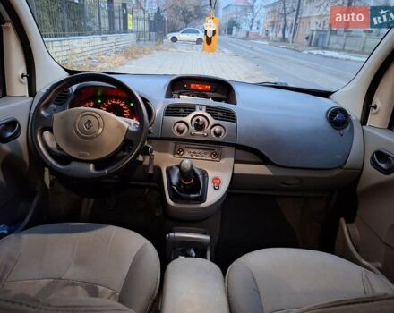 Белый Рено Кенгу, объемом двигателя 1.5 л и пробегом 375 тыс. км за 8000 $, фото 18 на Automoto.ua