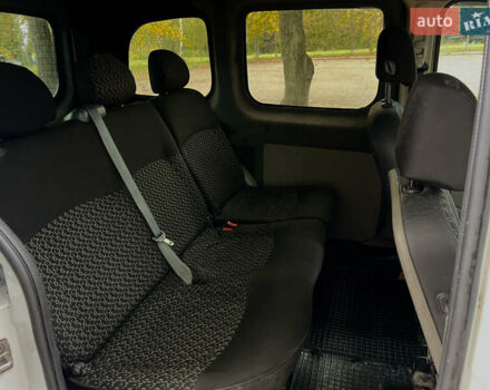 Білий Рено Кєнгу, об'ємом двигуна 1.5 л та пробігом 270 тис. км за 5500 $, фото 6 на Automoto.ua