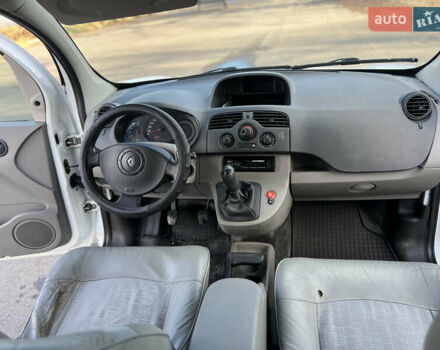Белый Рено Кенгу, объемом двигателя 1.46 л и пробегом 278 тыс. км за 4900 $, фото 5 на Automoto.ua