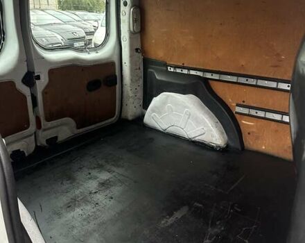 Рено Кенгу 2008 в Смеле на Automoto.ua Белый Рено Кенгу, объемом двигателя 1.5 л и пробегом 270 тыс. км за 4500 $, фото 10 на Automoto.ua