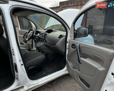 Белый Рено Кенгу, объемом двигателя 1.46 л и пробегом 297 тыс. км за 5699 $, фото 6 на Automoto.ua