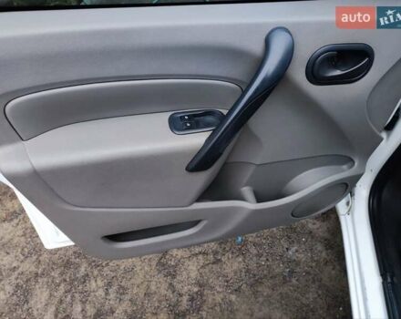 Белый Рено Кенгу, объемом двигателя 1.5 л и пробегом 355 тыс. км за 5100 $, фото 6 на Automoto.ua