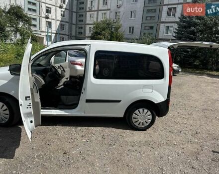 Белый Рено Кенгу, объемом двигателя 1.46 л и пробегом 300 тыс. км за 4750 $, фото 2 на Automoto.ua