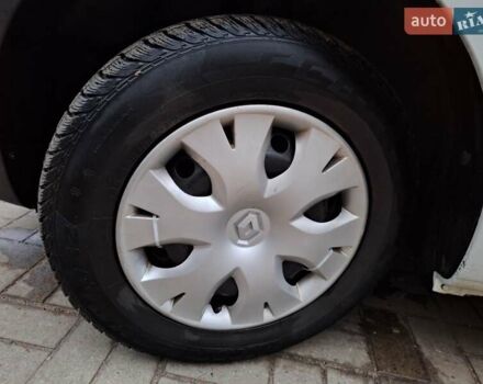 Белый Рено Кенгу, объемом двигателя 1.5 л и пробегом 375 тыс. км за 8000 $, фото 26 на Automoto.ua