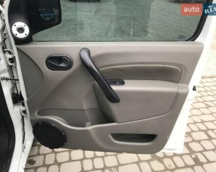 Белый Рено Кенгу, объемом двигателя 1.5 л и пробегом 441 тыс. км за 5990 $, фото 17 на Automoto.ua