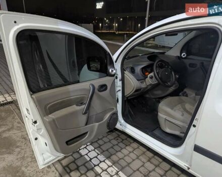 Белый Рено Кенгу, объемом двигателя 1.5 л и пробегом 441 тыс. км за 5600 $, фото 9 на Automoto.ua