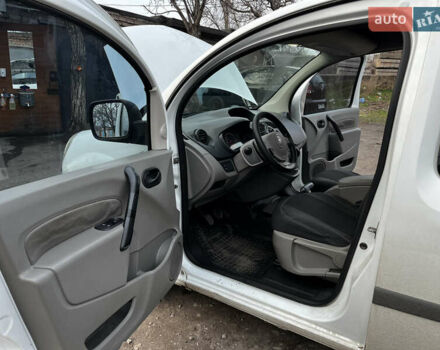 Белый Рено Кенгу, объемом двигателя 1.46 л и пробегом 297 тыс. км за 5699 $, фото 7 на Automoto.ua