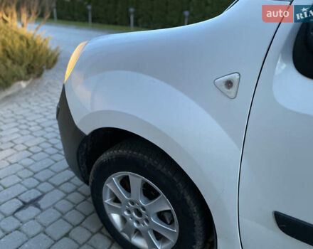 Белый Рено Кенгу, объемом двигателя 1.5 л и пробегом 270 тыс. км за 4599 $, фото 55 на Automoto.ua