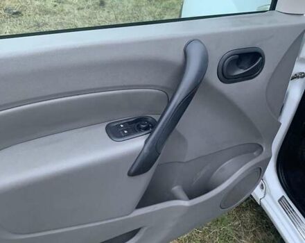 Белый Рено Кенгу, объемом двигателя 1.5 л и пробегом 270 тыс. км за 4900 $, фото 3 на Automoto.ua