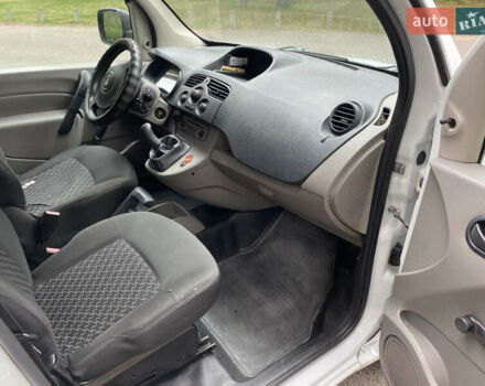 Белый Рено Кенгу, объемом двигателя 1.46 л и пробегом 160 тыс. км за 3999 $, фото 7 на Automoto.ua
