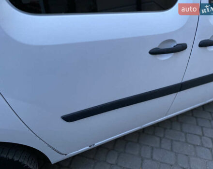 Белый Рено Кенгу, объемом двигателя 1.5 л и пробегом 270 тыс. км за 4599 $, фото 60 на Automoto.ua