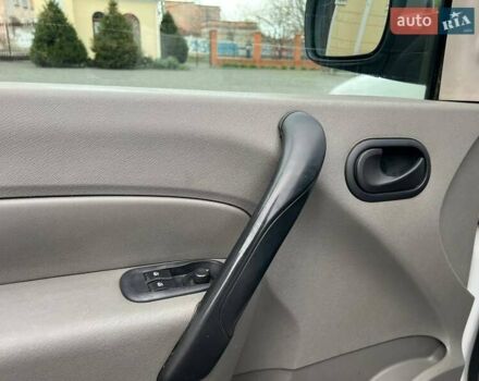 Белый Рено Кенгу, объемом двигателя 1.5 л и пробегом 170 тыс. км за 6700 $, фото 9 на Automoto.ua