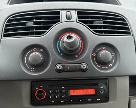 Белый Рено Кенгу, объемом двигателя 1.5 л и пробегом 170 тыс. км за 6800 $, фото 10 на Automoto.ua