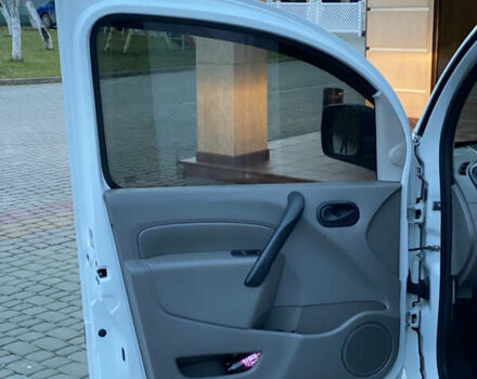 Белый Рено Кенгу, объемом двигателя 1.5 л и пробегом 270 тыс. км за 4599 $, фото 48 на Automoto.ua