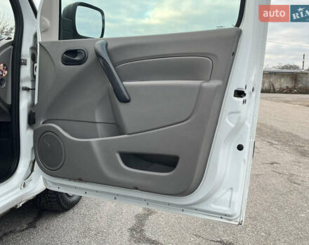 Белый Рено Кенгу, объемом двигателя 1.46 л и пробегом 290 тыс. км за 5999 $, фото 25 на Automoto.ua