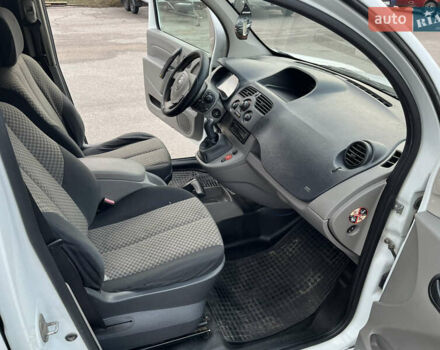 Белый Рено Кенгу, объемом двигателя 1.46 л и пробегом 290 тыс. км за 5999 $, фото 27 на Automoto.ua