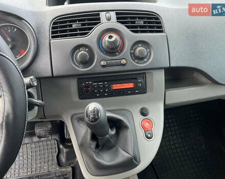 Белый Рено Кенгу, объемом двигателя 1.46 л и пробегом 290 тыс. км за 5999 $, фото 20 на Automoto.ua