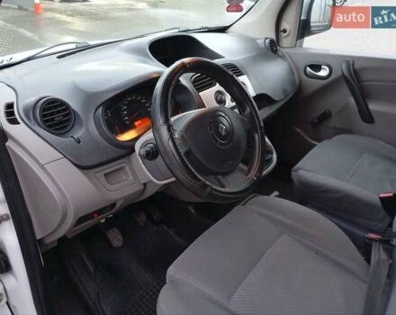 Белый Рено Кенгу, объемом двигателя 1.5 л и пробегом 327 тыс. км за 6500 $, фото 10 на Automoto.ua