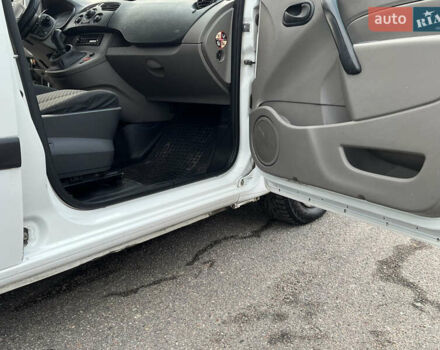 Белый Рено Кенгу, объемом двигателя 1.46 л и пробегом 290 тыс. км за 5999 $, фото 26 на Automoto.ua