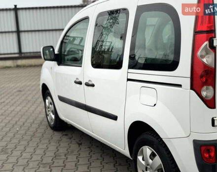 Білий Рено Кєнгу, об'ємом двигуна 1.5 л та пробігом 250 тис. км за 6850 $, фото 3 на Automoto.ua