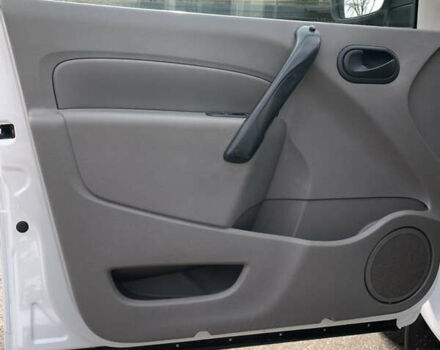 Белый Рено Кенгу, объемом двигателя 1.6 л и пробегом 152 тыс. км за 7100 $, фото 11 на Automoto.ua