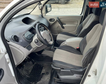 Белый Рено Кенгу, объемом двигателя 1.46 л и пробегом 290 тыс. км за 5999 $, фото 17 на Automoto.ua