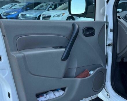 Белый Рено Кенгу, объемом двигателя 1.5 л и пробегом 301 тыс. км за 6190 $, фото 9 на Automoto.ua