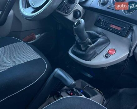 Белый Рено Кенгу, объемом двигателя 1.5 л и пробегом 301 тыс. км за 6290 $, фото 31 на Automoto.ua